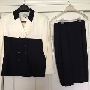 Sz 12 classy Navy and off white suit