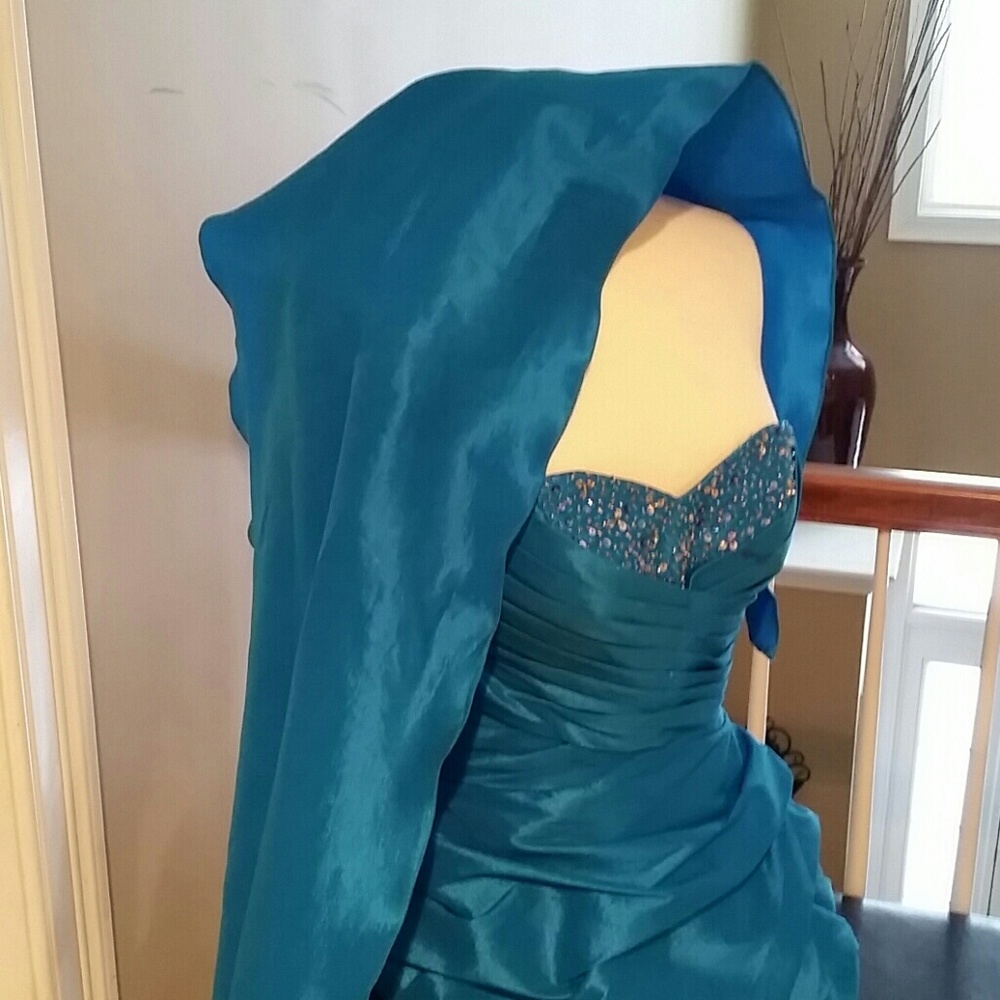 Prom dress - Picture 2 of 3