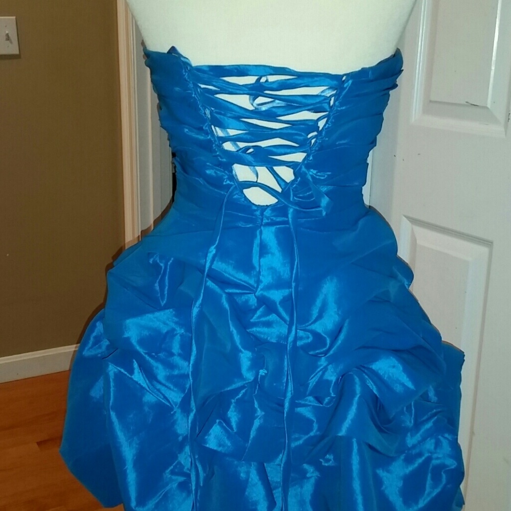 Prom dress - Picture 3 of 3