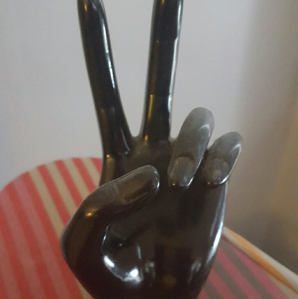 Black ring holder