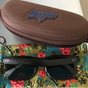 Pair a Maui jims red sands