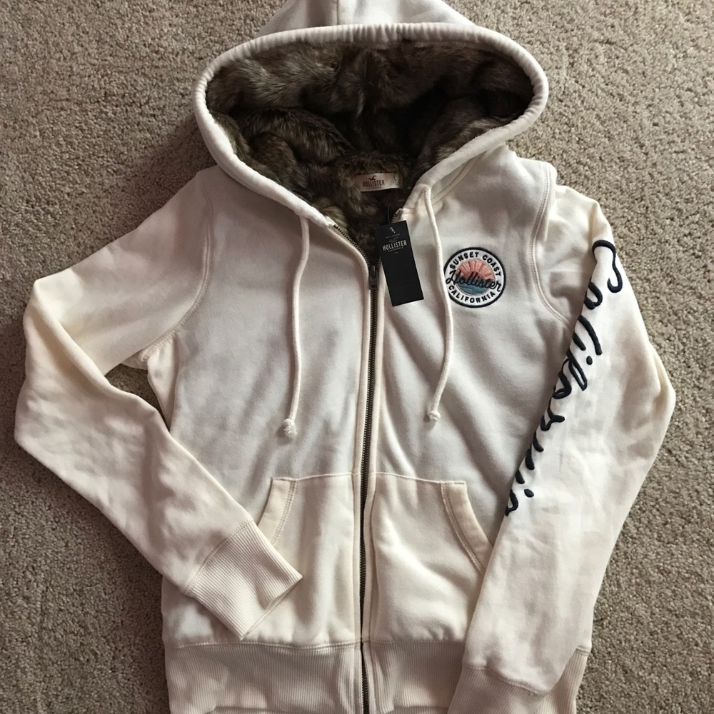 SOLD!!!!!!!!!.       NWT HOLLISTER FauxFur Hoodie