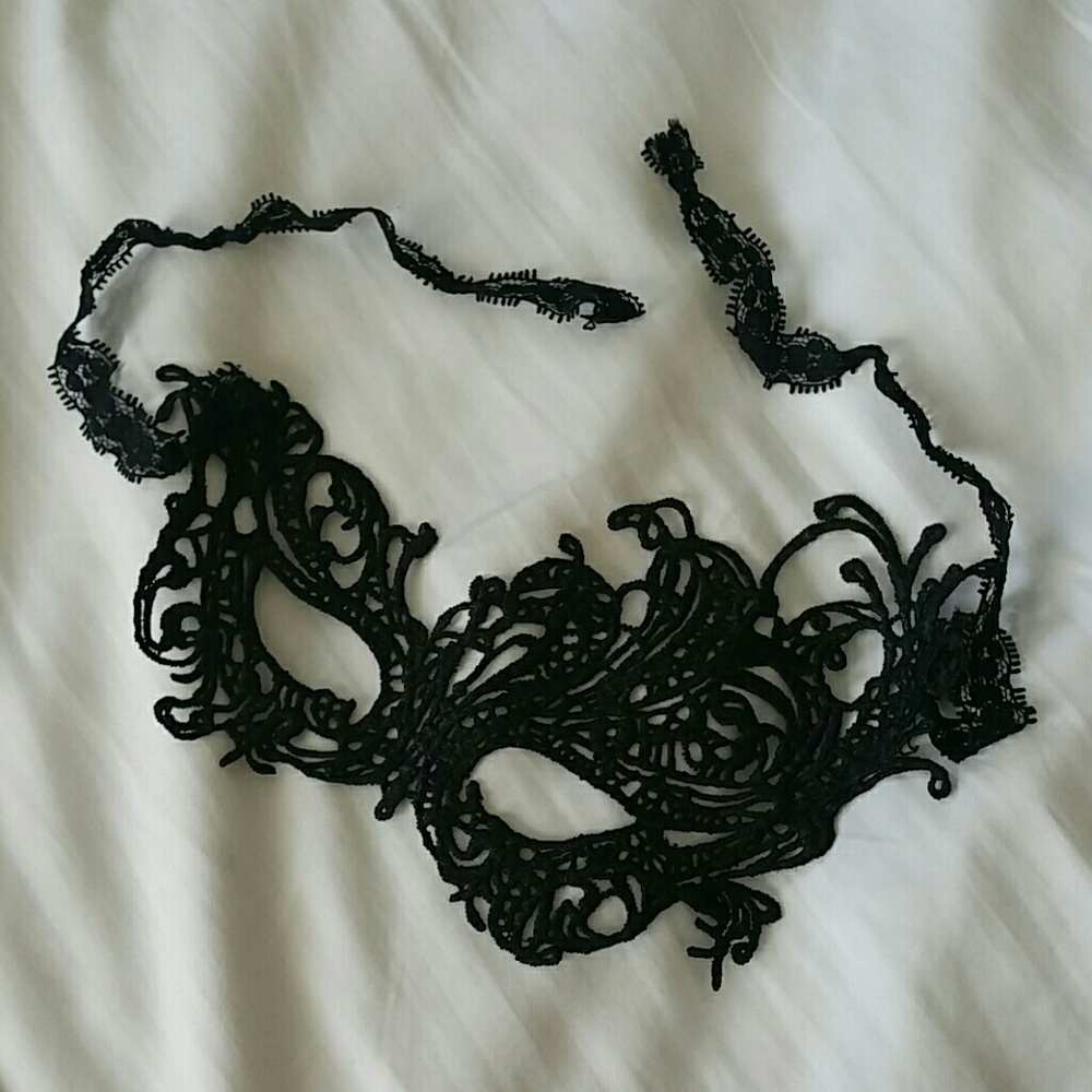Masquerade lace mask