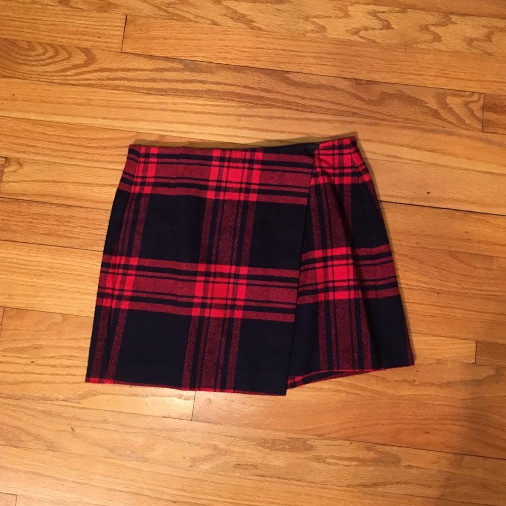 H&M mini red and navy plaid skirt.