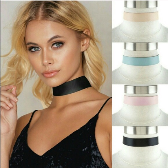 Matte Satin Choker Black or Nude • - Picture 3 of 6