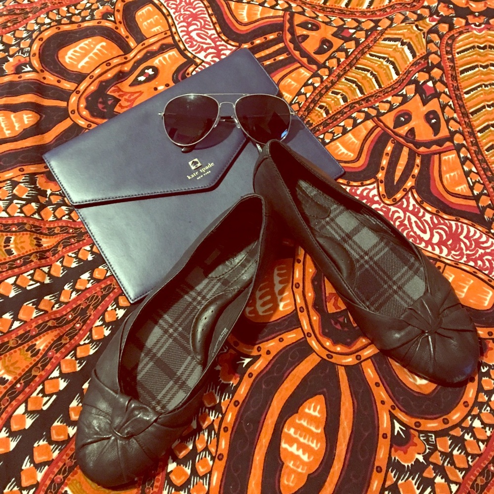BORN black business flats 🍷