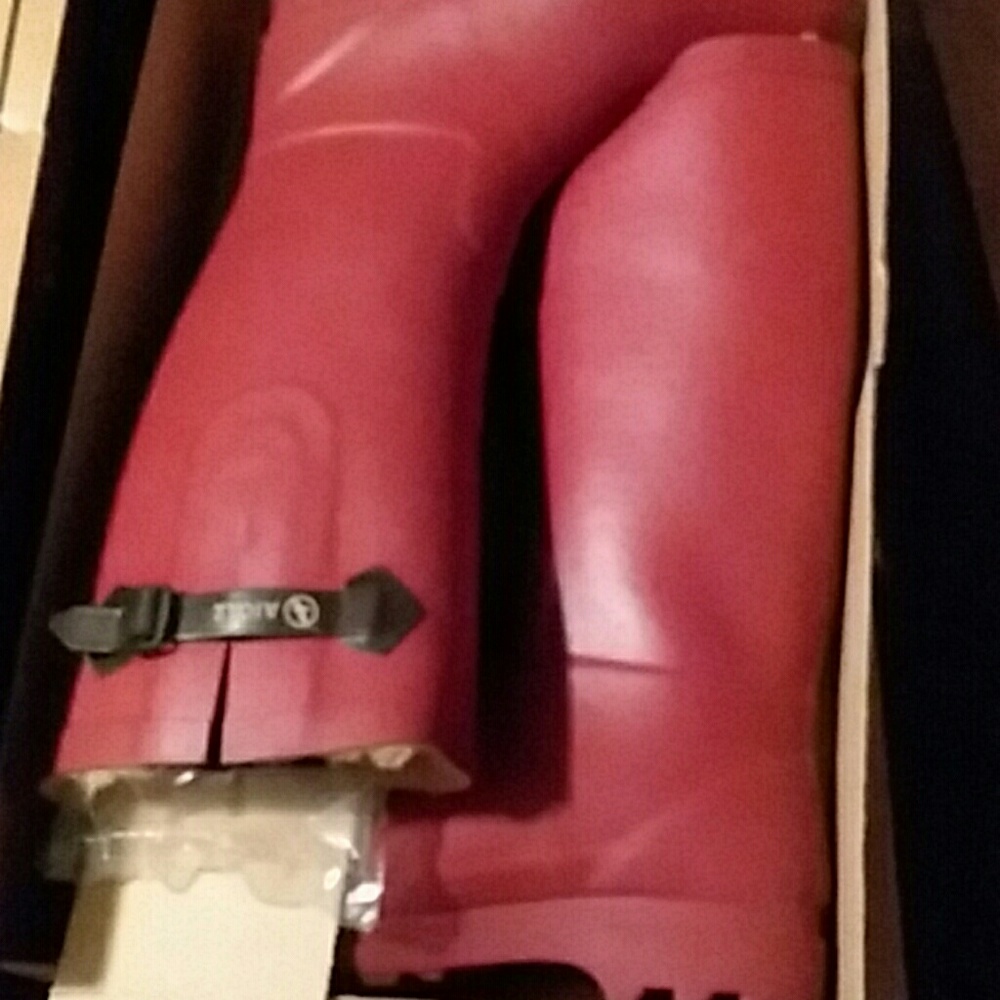 Knee boots