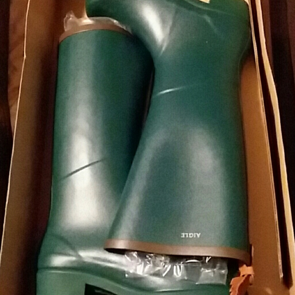 Knee boots