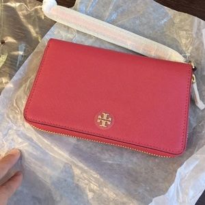 NWT- Tory Burch Robison Zip-Around Wristlet