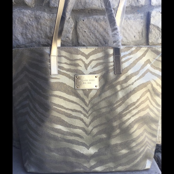 KORS Michael Kors Other - Micheal kors  bag -traveling book bag