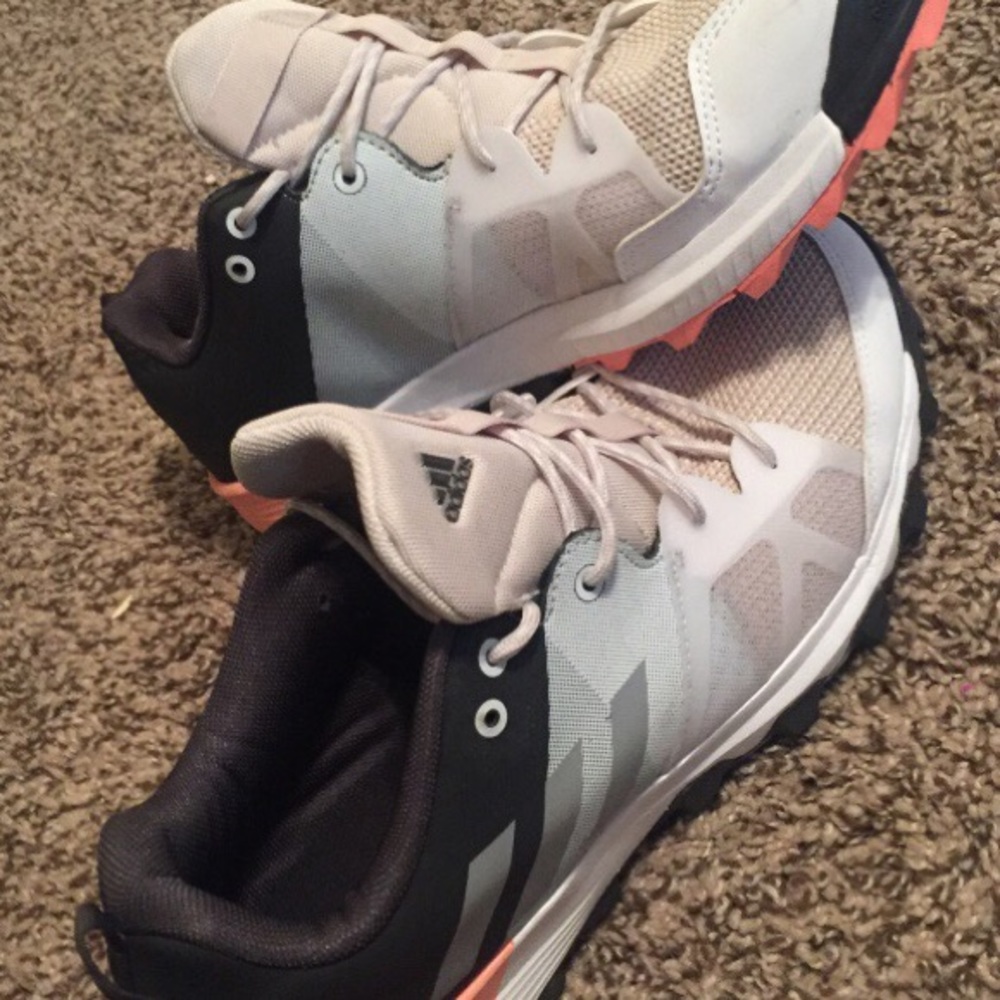 Adidas cloud foam tennis shoes
