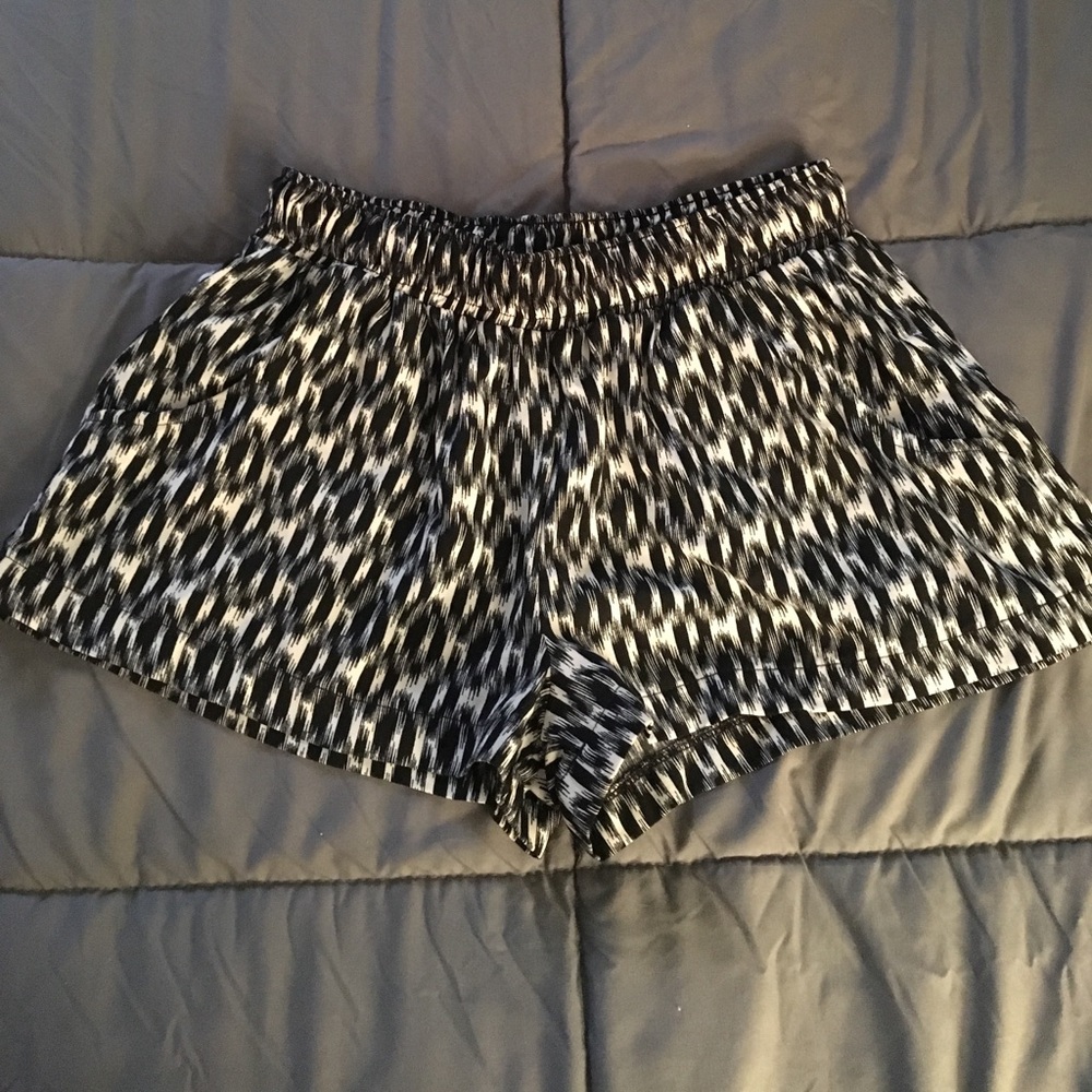 🆕 Printed shorts w/ pockets