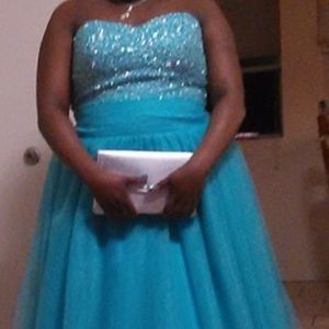 Sweetheart neckline prom dress