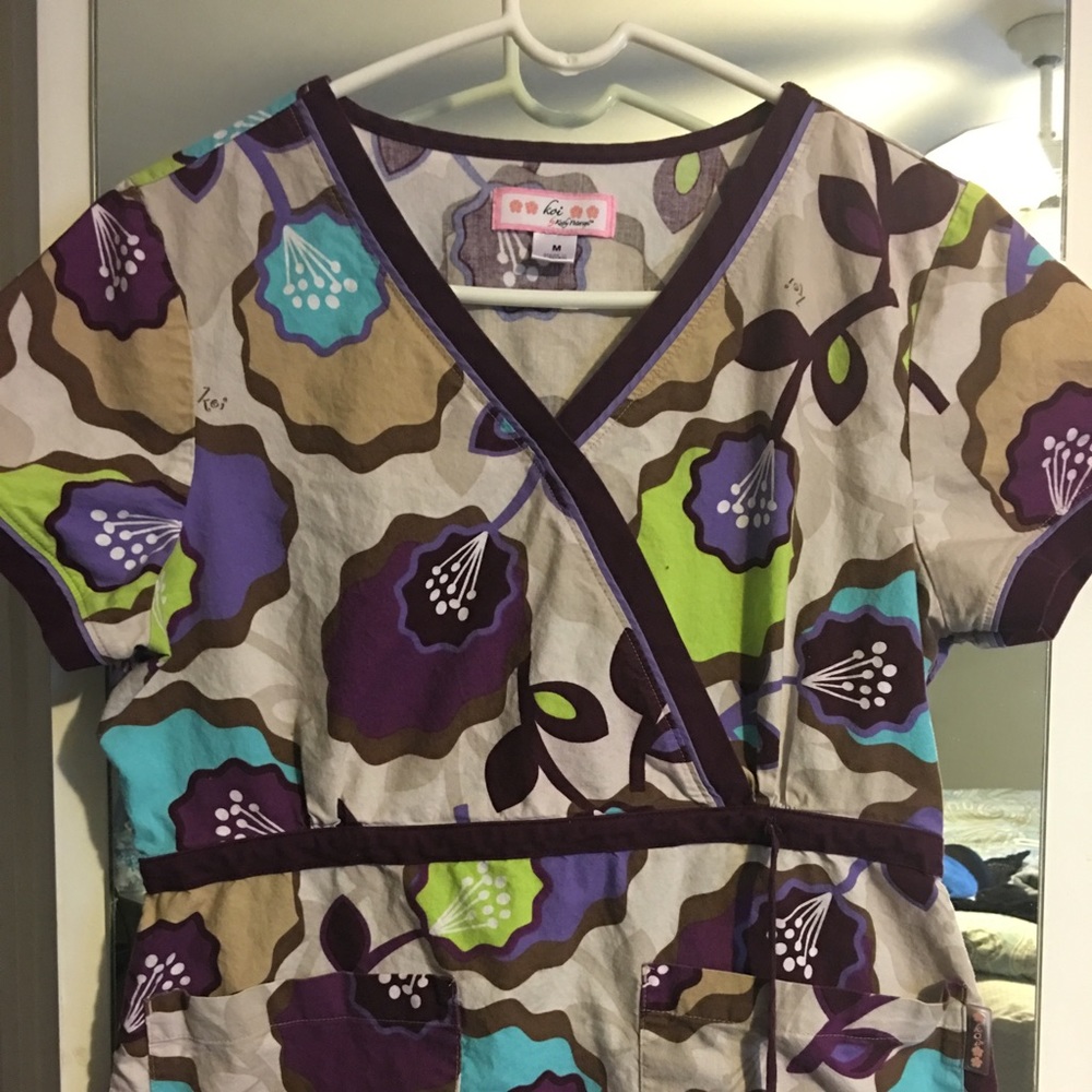 Scrub top Koi size medium