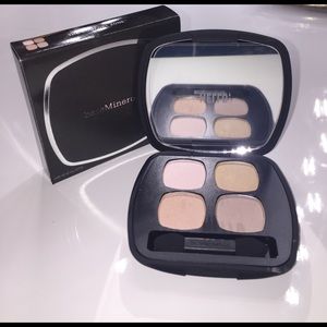 Bare Minerals Eyeshadow Quad in the comfort zone
