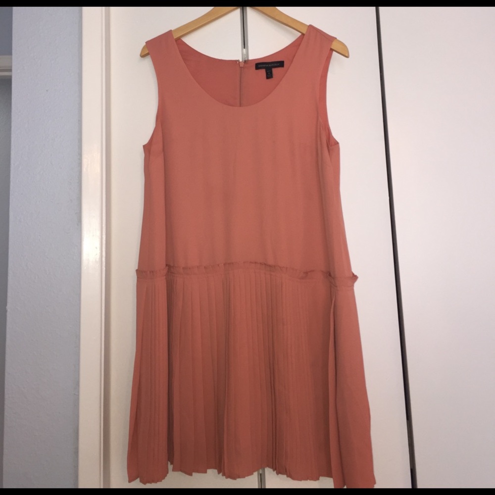 BR nwot coral drop waisted pleated dress
