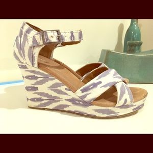 TOMS Strappy Blue & White Ikat Wedges