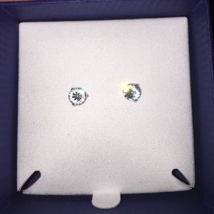 Brand New Swarovski Earrings ✨