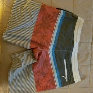 Billabong Lo Tides Board shorts. Size 38 NWT