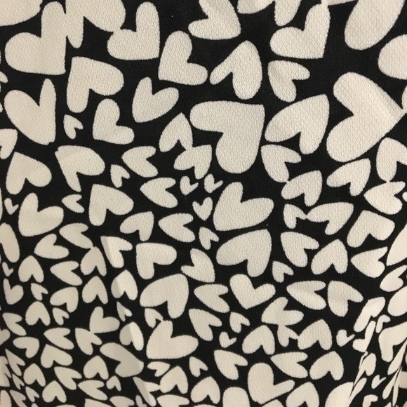 ELLE Black & Cream Heart Print Dress 💟 - Picture 6 of 7