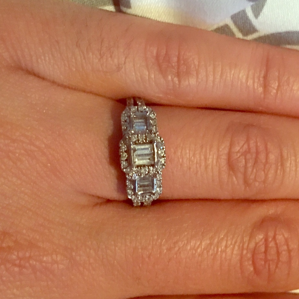 14k white gold with emerald cut DIAMONDS!!💕💕💕
