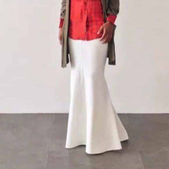 BEBE Long Mermaid Maxi Skirt 8 - Picture 3 of 3