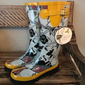 Women's Sakroots rain boots