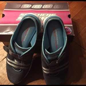 Sketchers slip-on sneakers