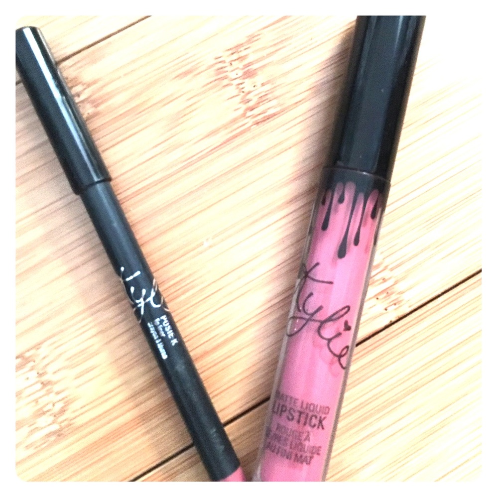 Poise K Kylie Cosmetics Matte LipKit