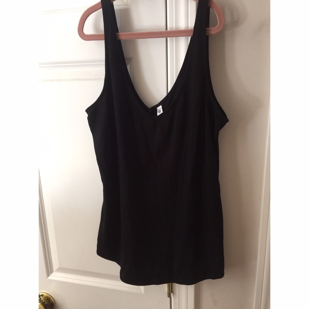 NWOT Fabletics black tank Size Med.