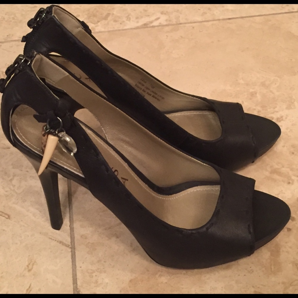SALE Caressa Leather heels!! Very unique!