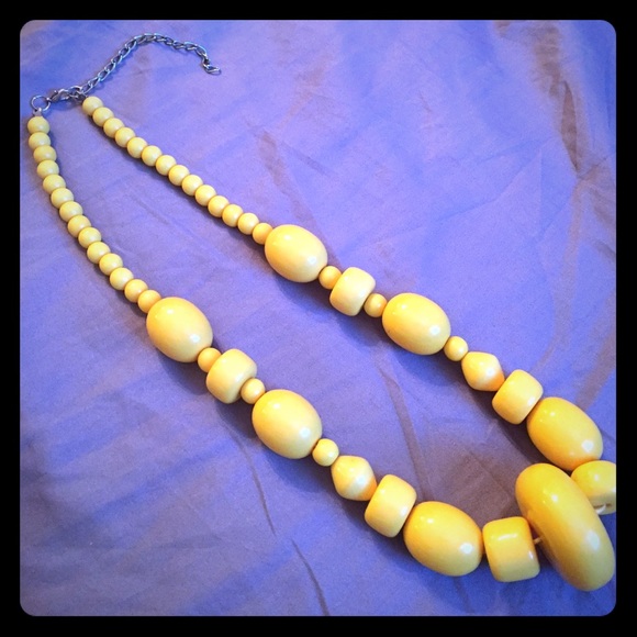 $10 or 3/$20 NWOT Bright, Fun H&M Necklace! - Picture 1 of 2
