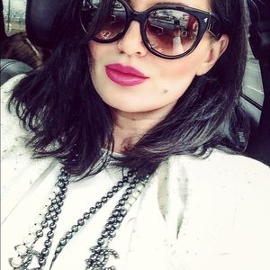 Meet your Posher, Elvana