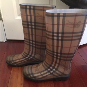 Size 8 Burberry rain boots!