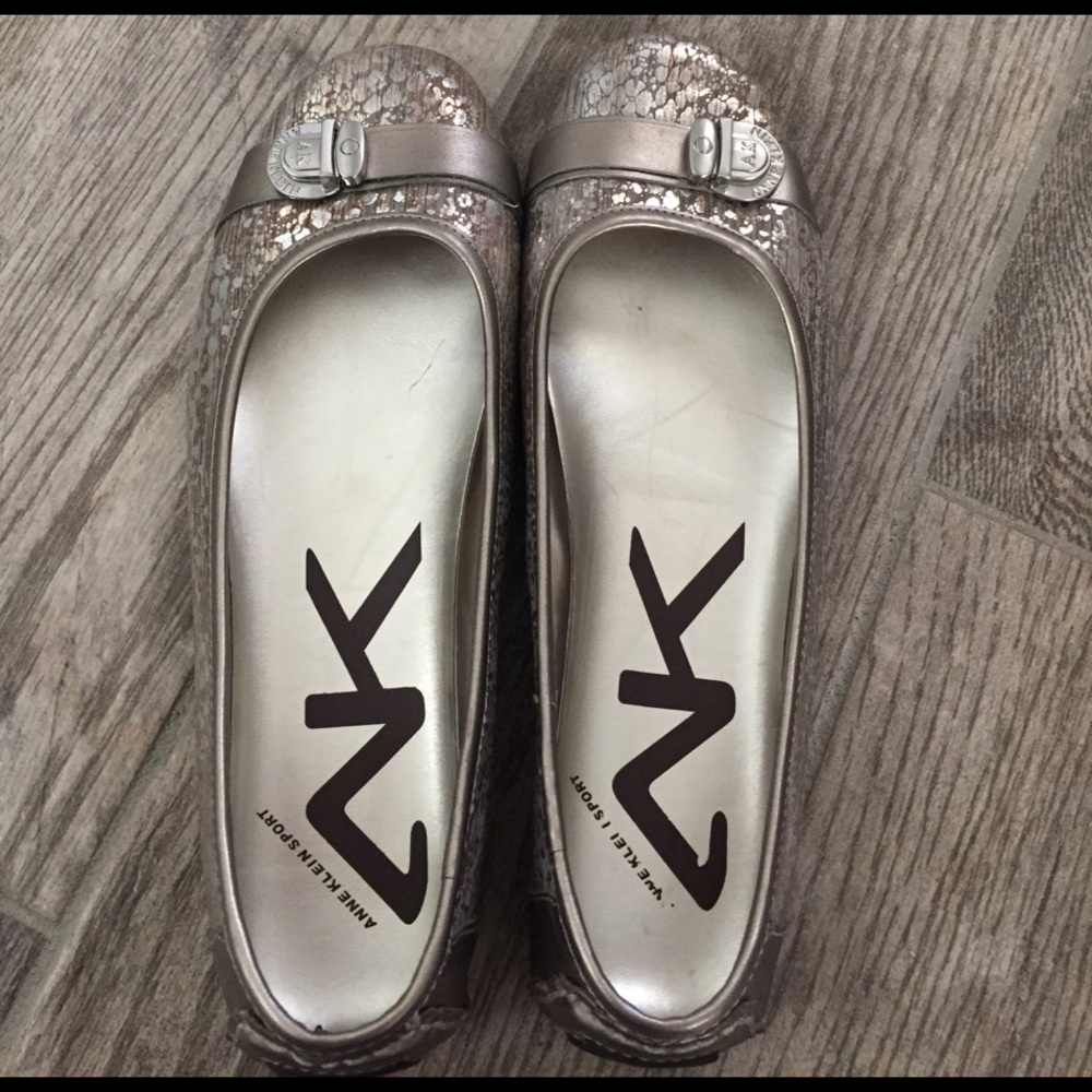 AK ANNE KLEIN SPORT FLATS
