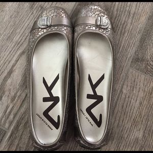AK ANNE KLEIN SPORT FLATS