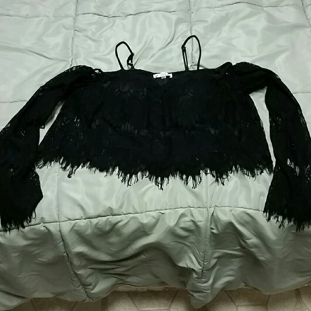 Long-sleeve lacey crop top