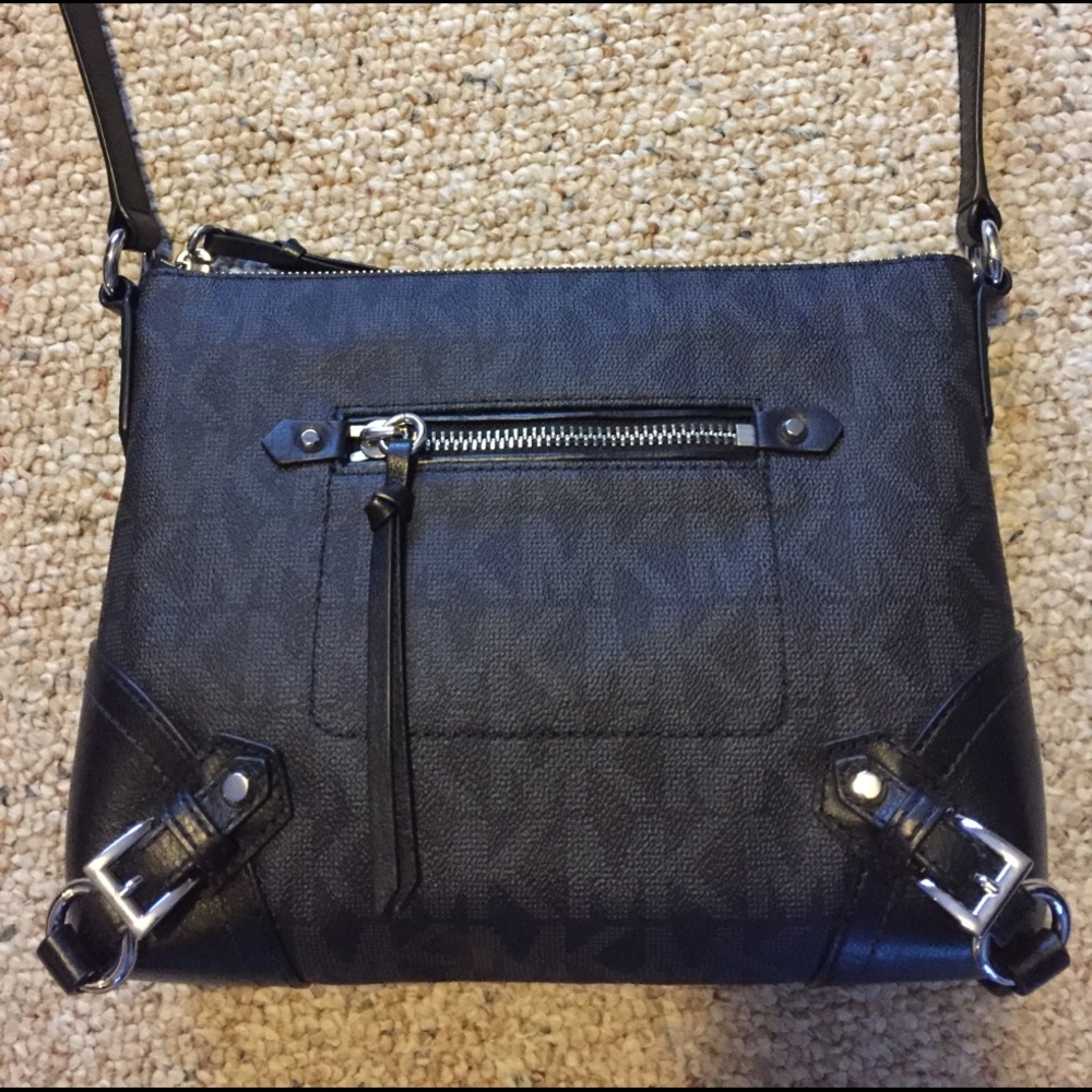 BNWT MICHAEL KORS messenger bag
