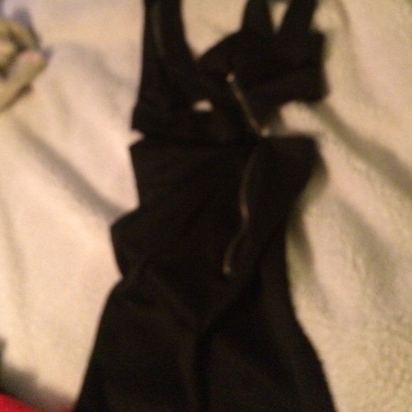 Cut Out Dress - Picture 2 of 3