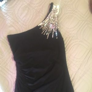 👑Beautiful one shoulder Twenty One sequin top