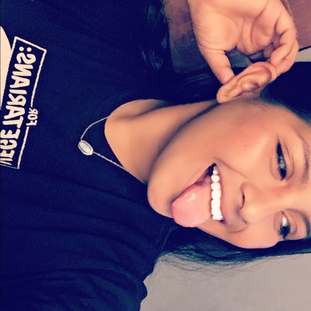 Meet your Posher, Adriana