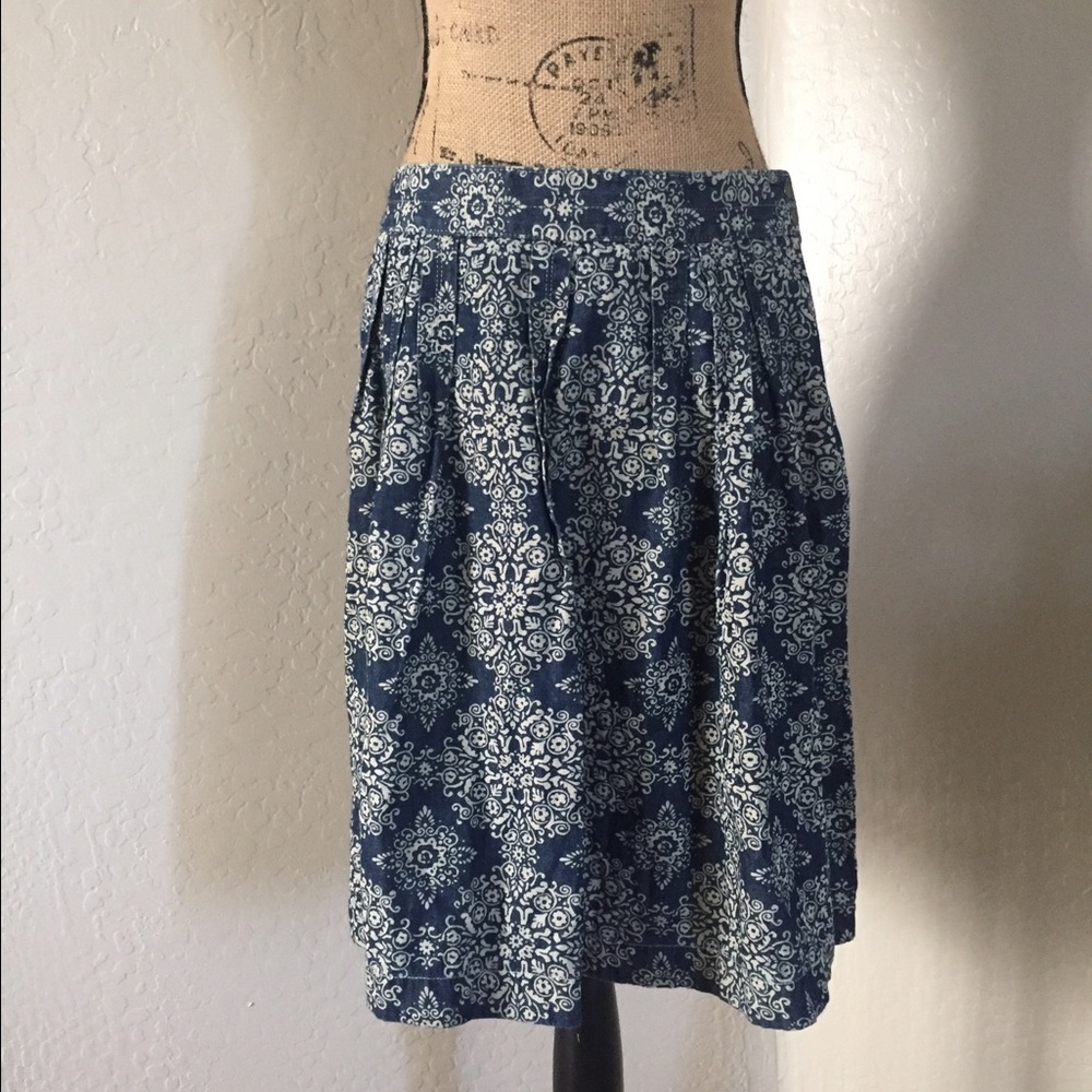 Ann Taylor Loft Jean skirt with pattern size 6
