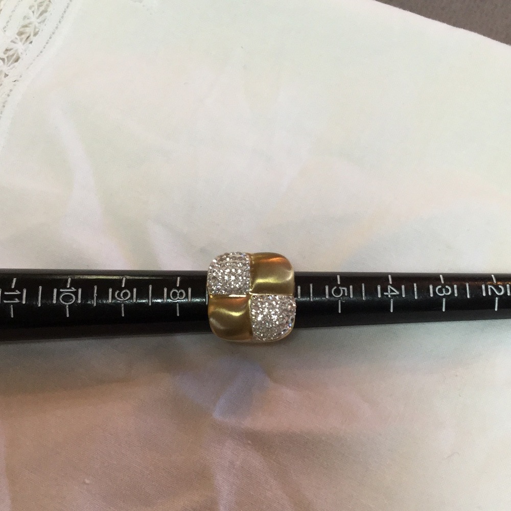 Fashion bling ring