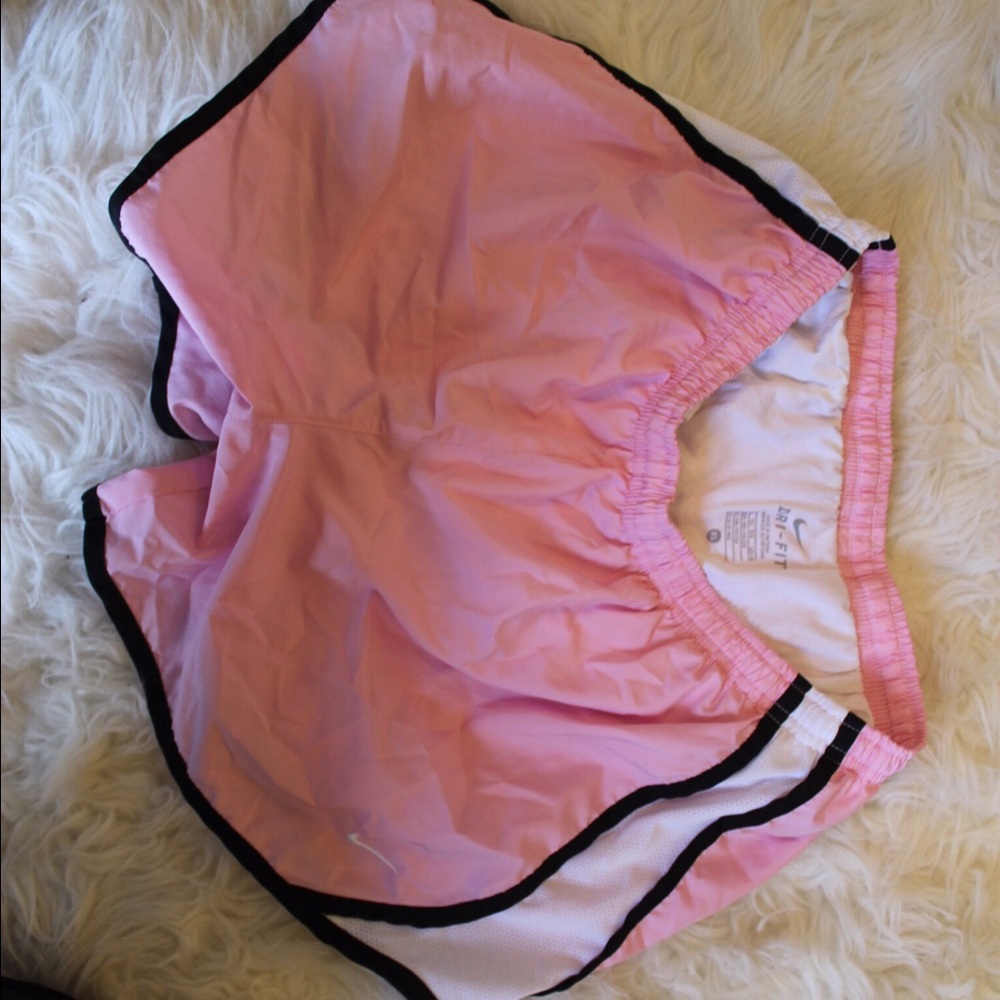 Girls Nike Tempo XL shorts