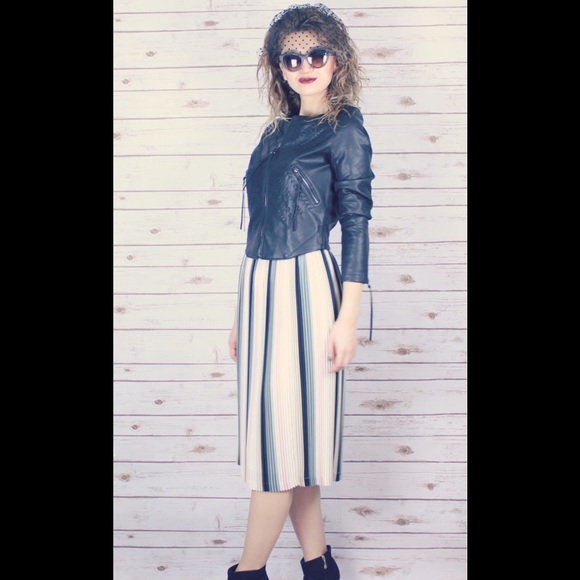 ❌SOLD❌ BLANKNYC Leather Crop Embroidered Jacket - Picture 4 of 6