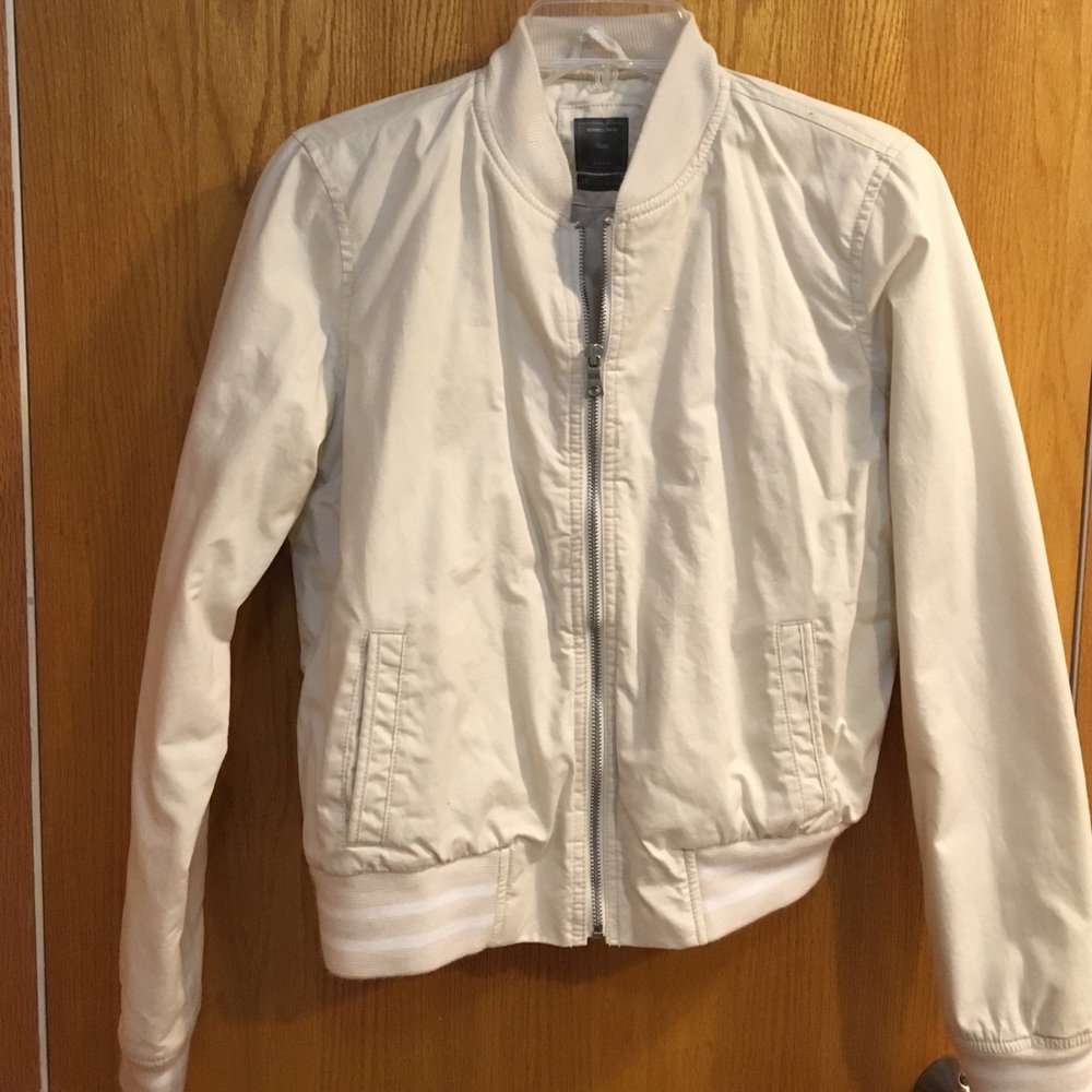 GAP cream colored jacket !