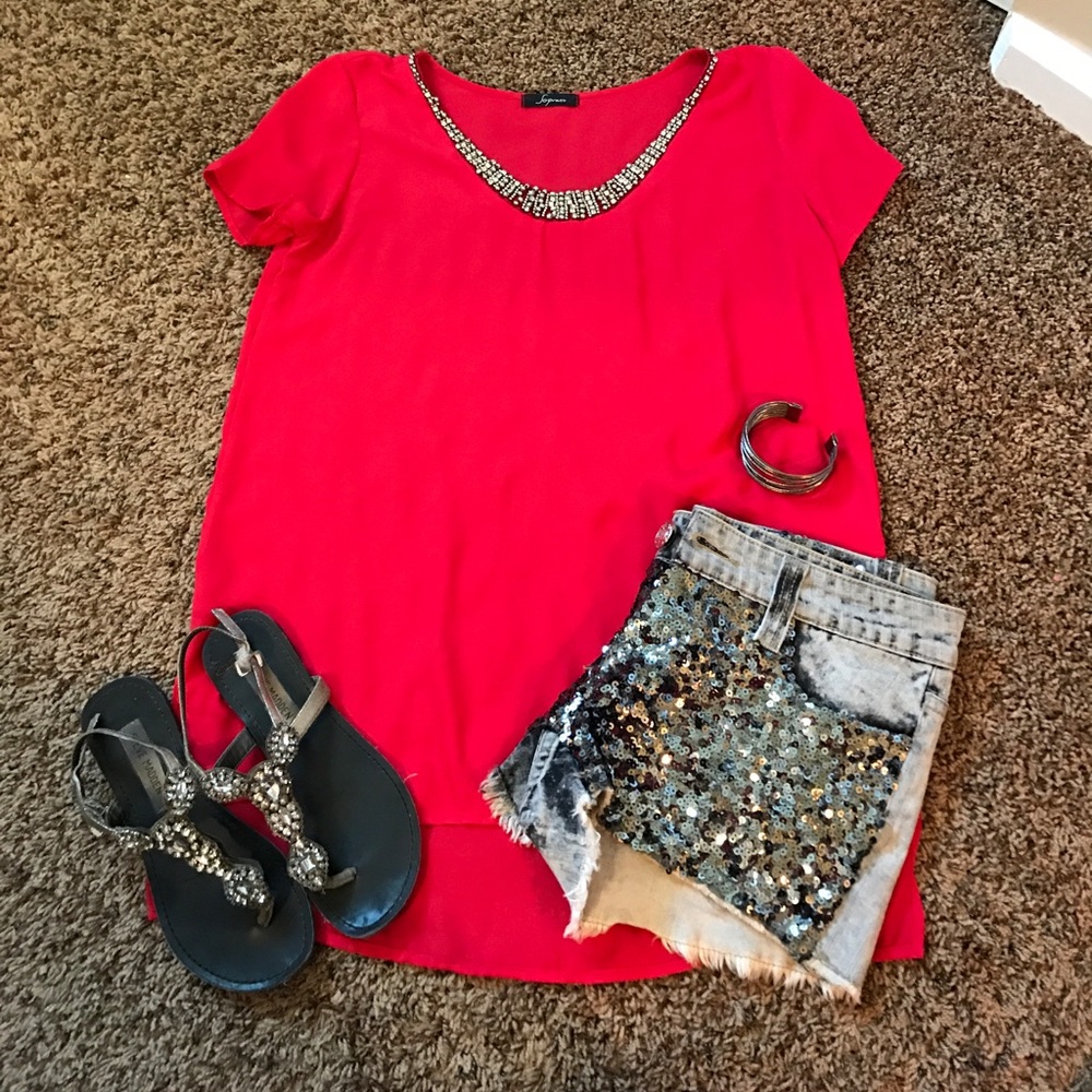❤️Red jeweled top❤️
