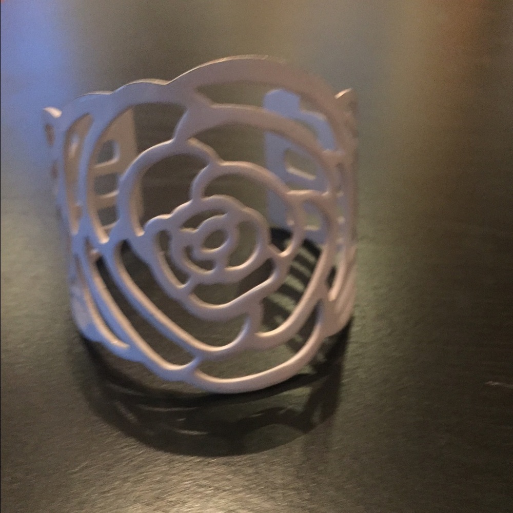 Nude cuff bracelet with rose design