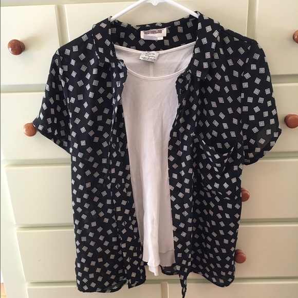 Vintage sheer print button up 🖤🖤 - Picture 1 of 3