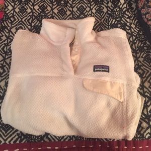 White Patagonia Snap t